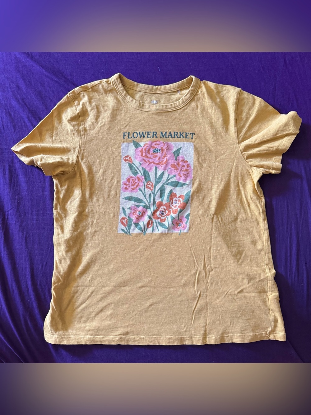 Women’s mustard flower’s market graphic tee